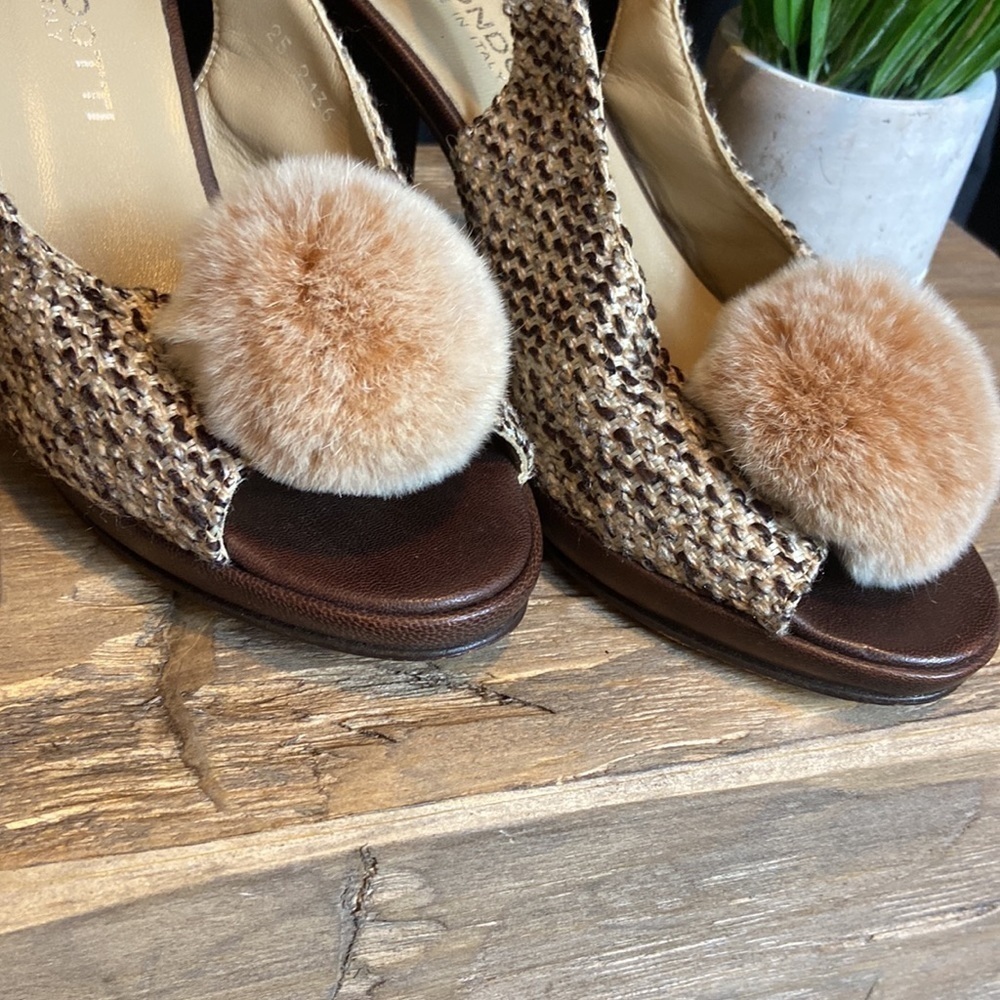 Via Condotti Italian Made Peep Toe Heels with brown fur accent - Picture 4 of 11